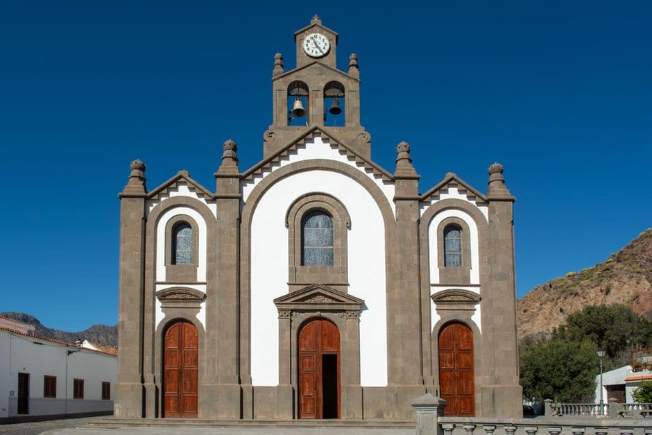 Fachada de una iglesia católica, en la sala de chat de Santa Lucía de Tirajana