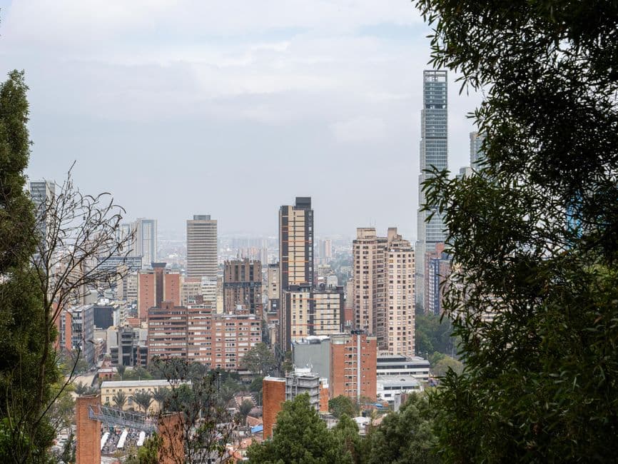 Vista panorámica de la ciudad de Bogotá, en la sala de chat de Bogotá