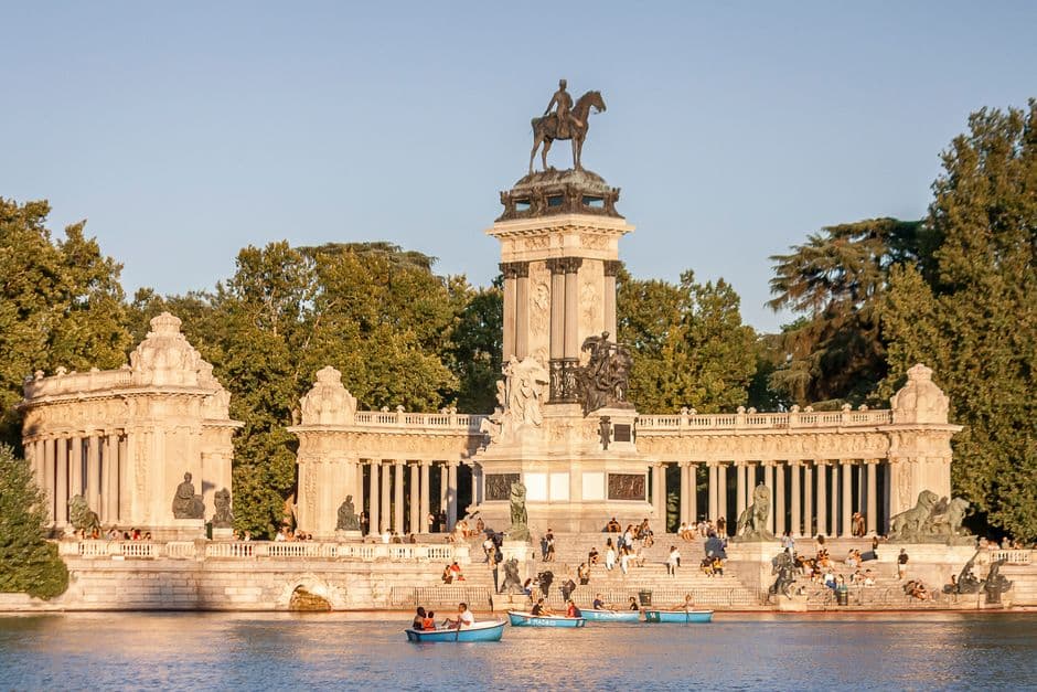 Monumento a Alfonso XII en el Retiro de Madrid, en la sala de chat de Navalcarnero