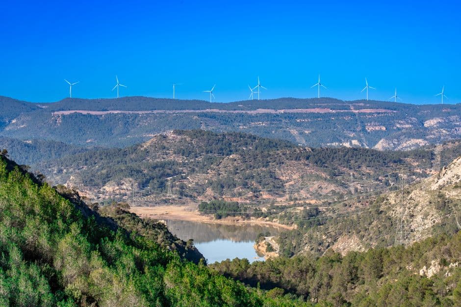 Granja eólica en un paisaje rural, en la sala de chat de Xirivella
