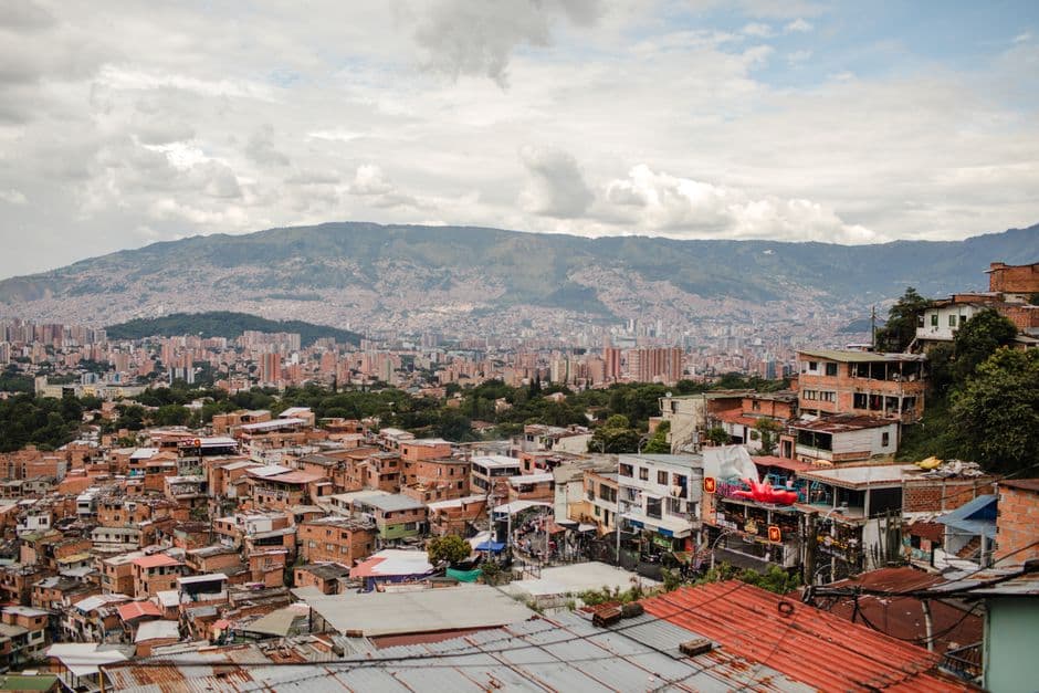 Paisaje urbano colorido de Medellín, en la sala de chat de Cúcuta