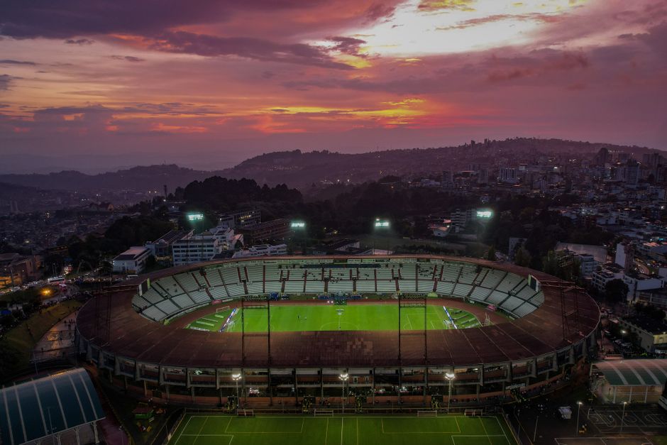 Estadio al atardecer, en la sala de chat de Manizales