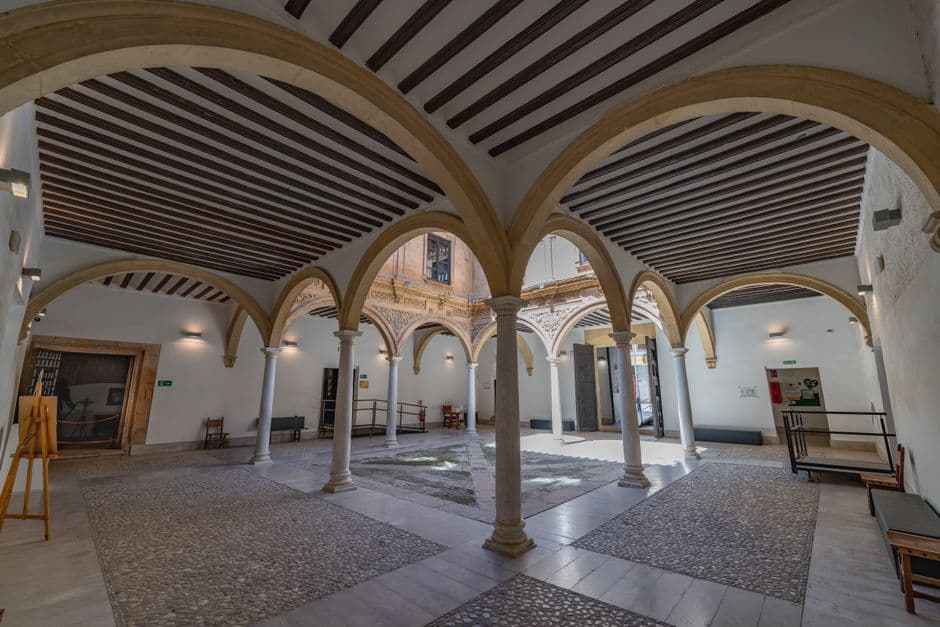Patio histórico con arquitectura antigua, en la sala de chat de Quart de Poblet