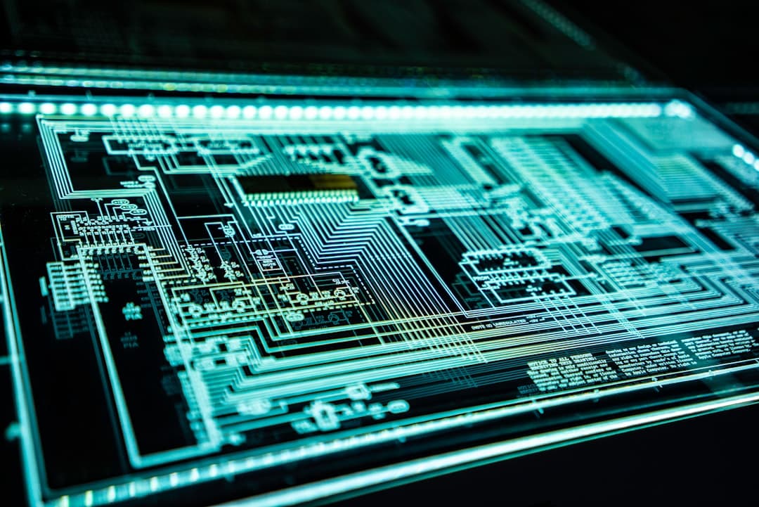 Panel de circuito impreso con luces led verdes, en la sala de chat de Tecnología