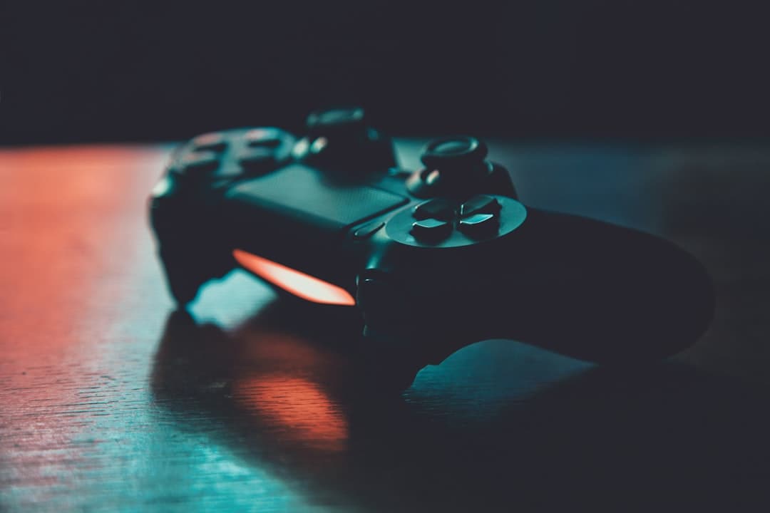 Control DualShock con botones y sticks, en el chat de The Last of Us Part II