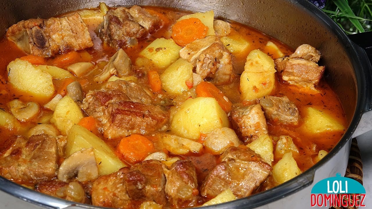 Miniatura del vídeo «ESTOFADO DE COSTILLAS CON PATATAS. Tradicional, fácil y deliciosa comida, económica y saludable.»